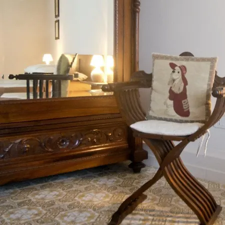 Mimi Rooms-2