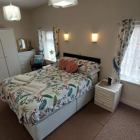 Tennyson Lodge-2