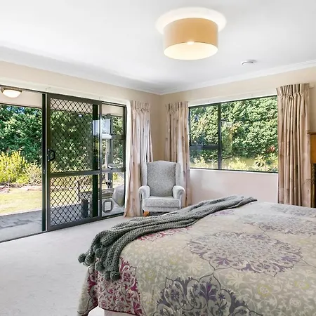 Lupin Lodge Bed & Breakfast-2