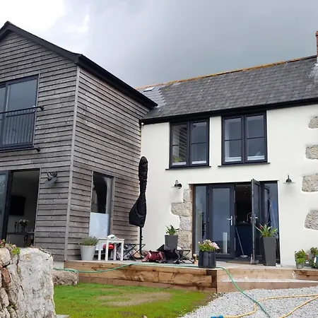 Luxurious Property Set In The Heart Of Cornwall With Breathtaking Views -Rhubarb Cottage-3