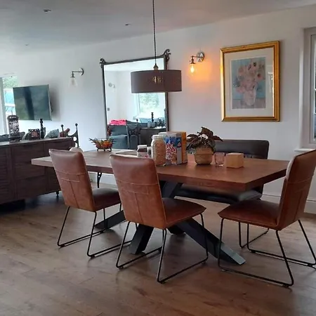 Luxurious Property Set In The Heart Of Cornwall With Breathtaking Views -Rhubarb Cottage-2