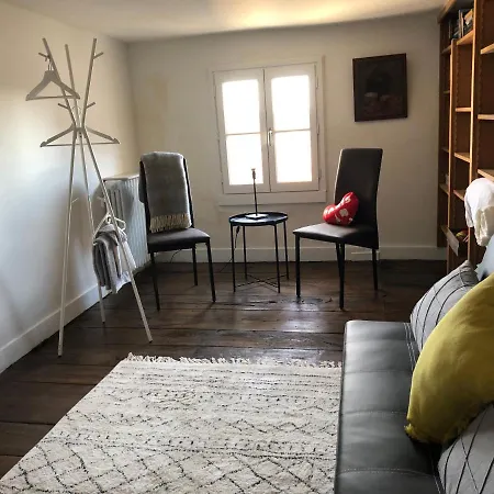 Beautifully Renovated Rooms On Place New York-2
