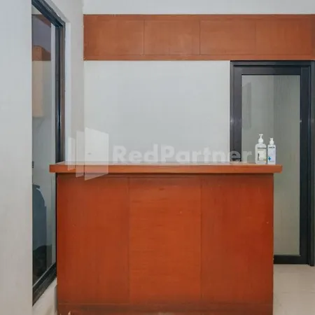 De Lugano Scbd Syariah Mitra Reddoorz-3