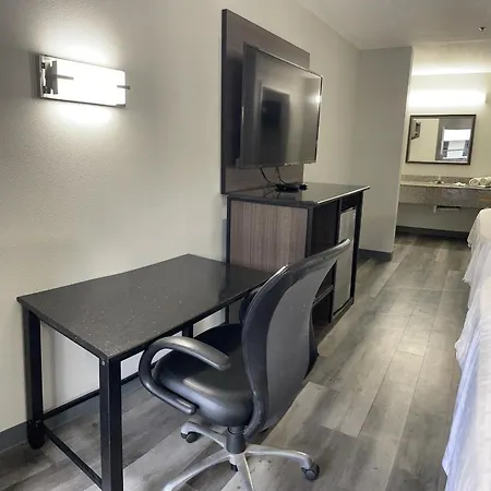 Griffin Inn & Suites-2