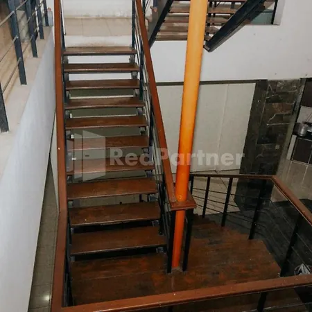De Lugano Scbd Syariah Mitra Reddoorz-3