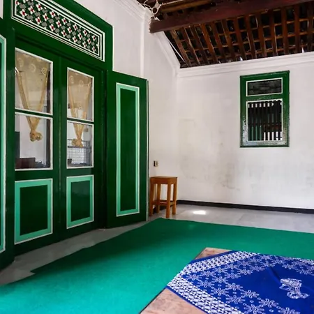 RedDoorz Syariah @ Ndalem Kembang Sore Yogyakarta-3