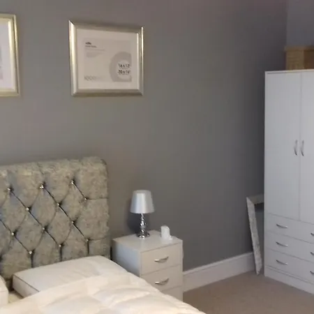 Lansdown House Bed & Breakfast-2