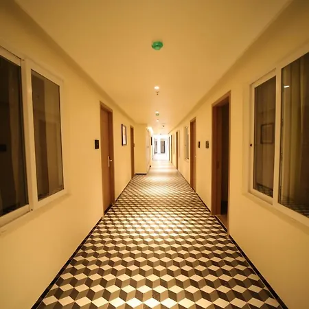 Hotel Marigold-2