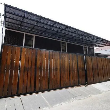 Swahouse Tanjung Priok Syariah Mitra Reddoorz-2