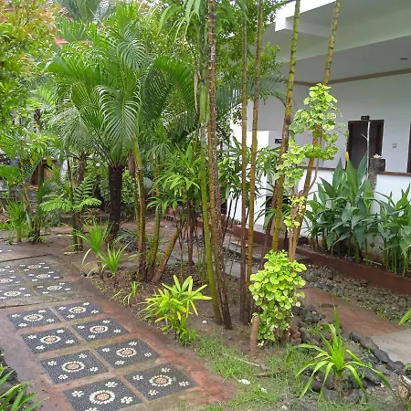 Family House Hotel Kuta-3