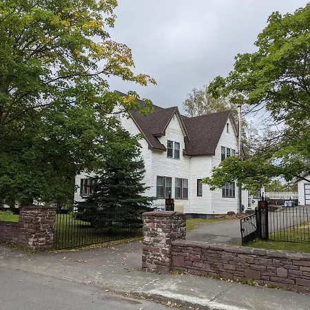Hill Road Manor Bed & Breakfast-2