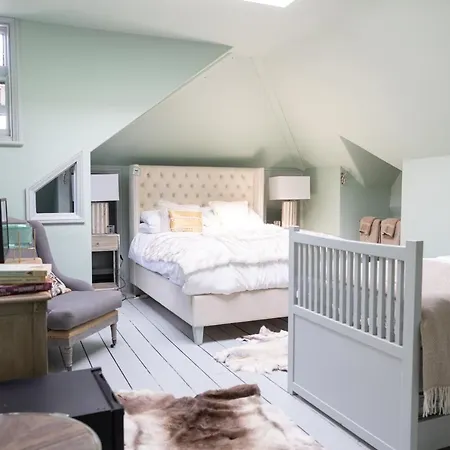 Vale House-3