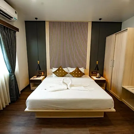 The Royal Palace Hotel 400703-3