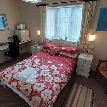Tennyson Lodge-3