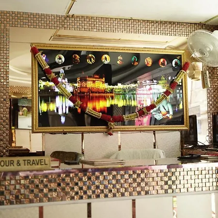 Hotel Wall City 55 - Near Ndls Station & Connaught Place-2