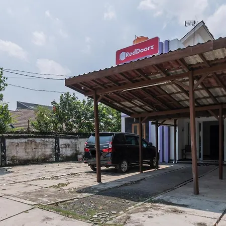 RedDoorz near Terminal Bubulak Bogor-3