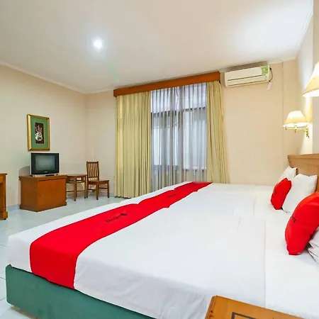 RedDoorz Plus near Kemang Raya-3
