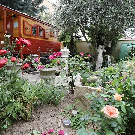 Maison d'Hôtes et Roulotte Le 6 Bis-3