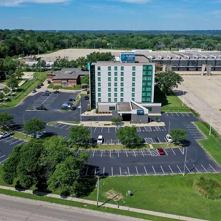 Clarion Suites At The Alliant Energy Center-3