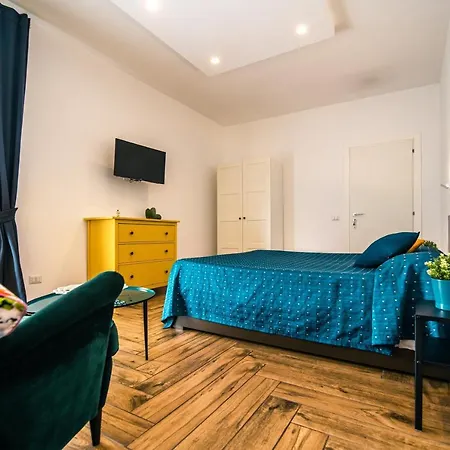 Hub Ferroviario - 12 Posti Letto Per Il Tuo Gruppo A Napoli Con Wifi E Netflix-3