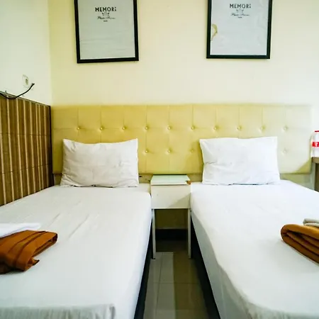 Hoki Homestay RedPartner near Rumah Sakit Dr Soetomo Surabaya-2