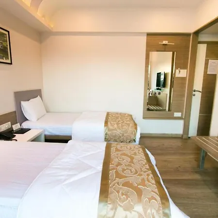 Seasons Hotel-3