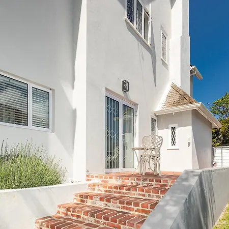 Spacious Guest Apartment In Rondebosch-3