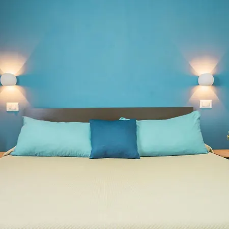 Hub Ferroviario - 12 Posti Letto Per Il Tuo Gruppo A Napoli Con Wifi E Netflix-2