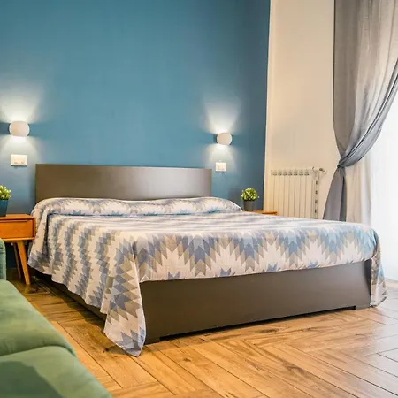 Hub Ferroviario - 12 Posti Letto Per Il Tuo Gruppo A Napoli Con Wifi E Netflix-3