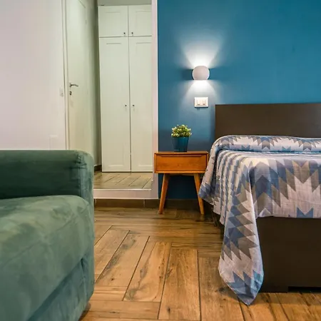 Hub Ferroviario - 12 Posti Letto Per Il Tuo Gruppo A Napoli Con Wifi E Netflix-2