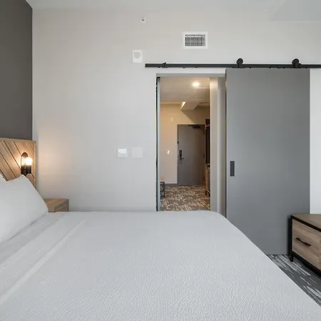 Sandman Signature Fort Worth Downtown Hotel-3