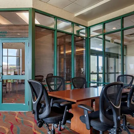 Clarion Suites At The Alliant Energy Center-3