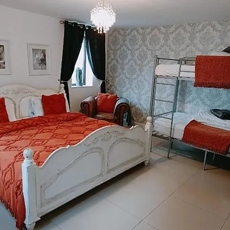 The White Dove Bed And Breakfast With Glamping Newark Showground-3