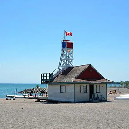 Toronto Bed & Breakfast - Free Parking-2