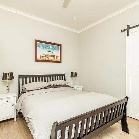 Spacious Guest Apartment In Rondebosch-2
