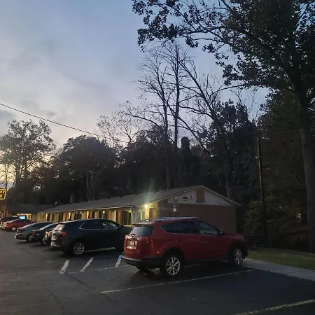 Economy Inn Sylva-2