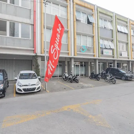 RedLiving Apartemen Mekarwangi Square - Management Lobby A-3