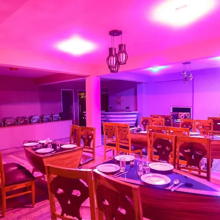 Hotel Old Smugglers With Balcony Mountain View Ac Hot And Cold Near To Hadimba Temple-3