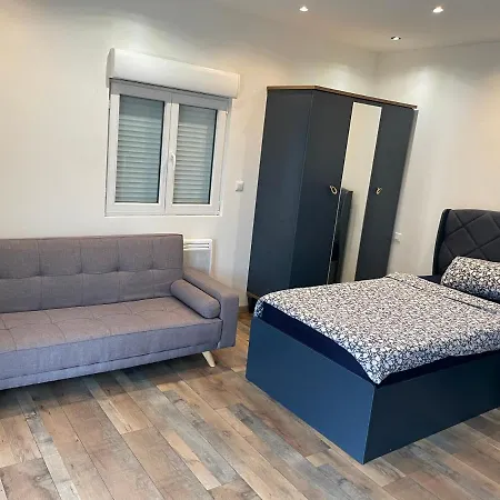 Studio 23 M2+Wifi +Parking Prive-3