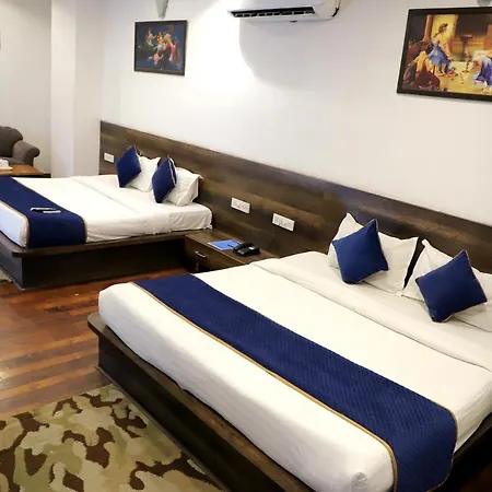 Hotel Hollywood Heights Near Railway Station-3