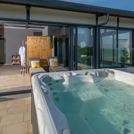 Aparthotel Punta Blu - POOL&SPA-2