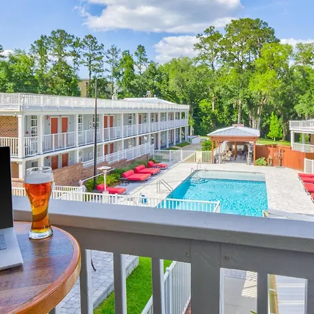 Seven Hills Suites-2