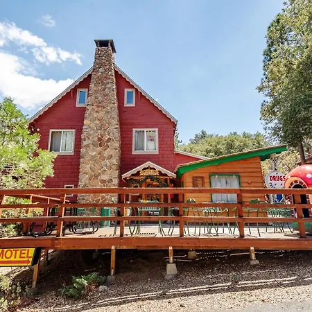 Hicksville Pines Chalets & Motel-3