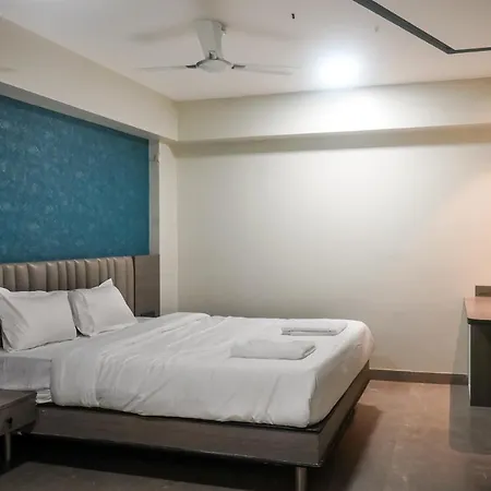 Hotel Vr Grand-2
