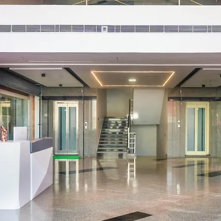 Hotel Vr Grand-3