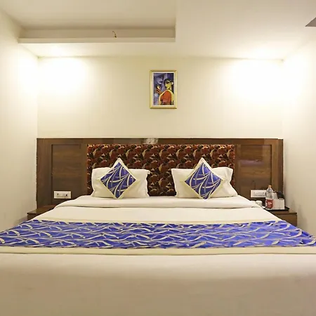 Hotel Emblem Suites Delhi Airport-2