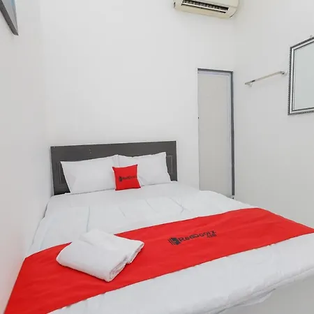 RedDoorz near Mayapada Hospital Surabaya-2