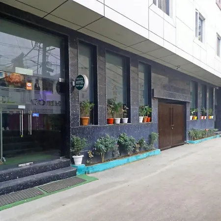 Hotel Smart Inn Near Igi Airport & Free Airport Drop-3