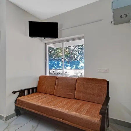 Itsy Hotels Green Villa, 2 Km From Rock Beach-3