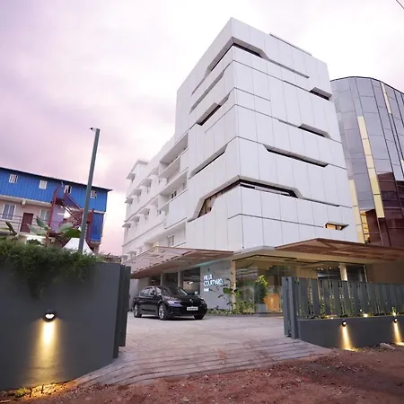 Hilux Courtyard-2